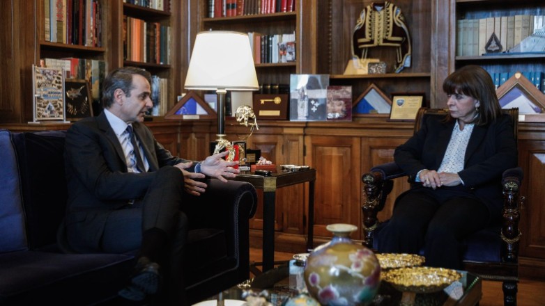Ο Μητσοτάκης ενημερώνει τη Σακελλαροπούλου για τον Σούνακ και τα Γλυπτά