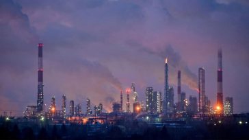 Σε μια ασταθή αγορά πετρελαίου, ο ΟΠΕΚ καλείται να πάρει σκληρές αποφάσεις