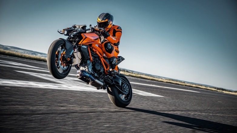 To “Τέρας” της KTM, η 1390 SUPER DUKE R ανανεώνεται