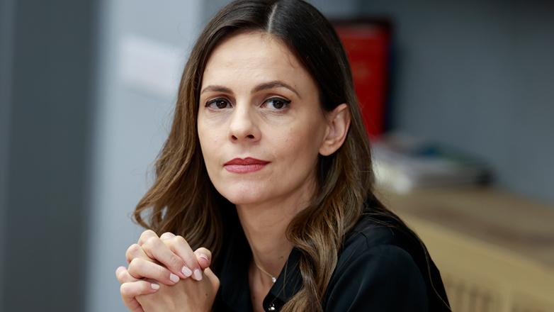 Αχτσιόγλου κατά Κασσελάκη: «Εξαιρετικά προβληματικές θέσεις – Δεν θυμίζουν Αριστερά»