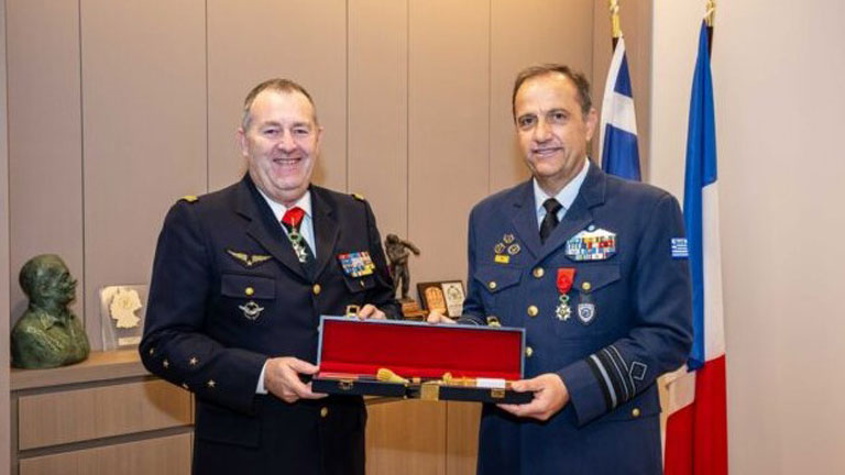 Στη Γαλλία ο Αρχηγός ΓΕΑ – Παρασημοφορήθηκε με το Μετάλλιο του Αξιωματικού του Εθνικού Τάγματος της Λεγεώνας της Τιμής