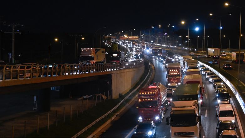 Κυκλοφοριακό «έμφραγμα» στην Εθνική Οδό Αθηνών – Λαμίας – Καθυστερήσεις και στην Αττική Οδό