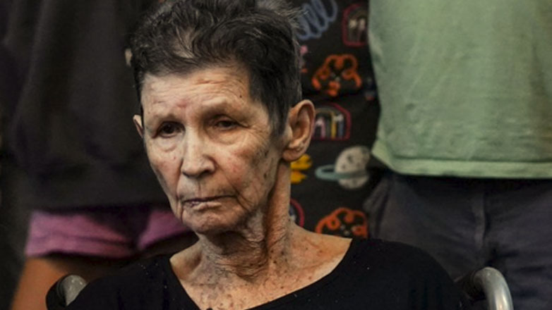 Ισραήλ: 85χρονη πρώην όμηρος λέει ότι είδε στη Γάζα τον ηγέτη της Χαμάς Γιαχία Σινουάρ και του τα έψαλλε