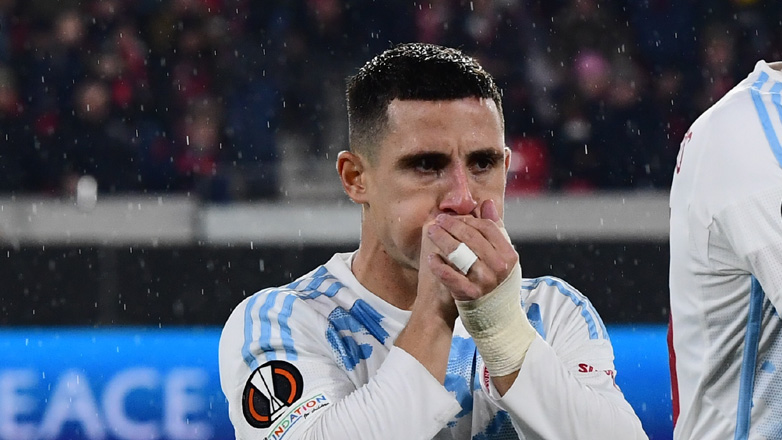 Ολυμπιακός: Αποχώρησε με φορείο από το γήπεδο ο Ποντένσε