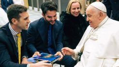 Ο Πάπας συνάντησε την ελληνική περιβαλλοντική οργάνωση Laguna Coast Foundation