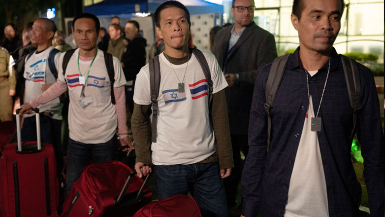 Δεκαεπτά Ταϊλανδοί όμηροι που άφησε ελεύθερους η Χαμάς εν πτήσει προς την Μπανγκόκ