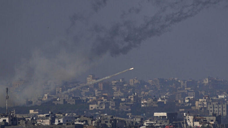 Το Ισραήλ σφυροκοπά τη Γάζα