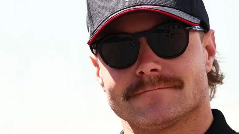 Ο οδηγός της F1, Valterri Bottas, κυκλοφόρησε γυμνό ημερολόγιο και μάζεψε 150.000 ευρώ για καλό σκοπό