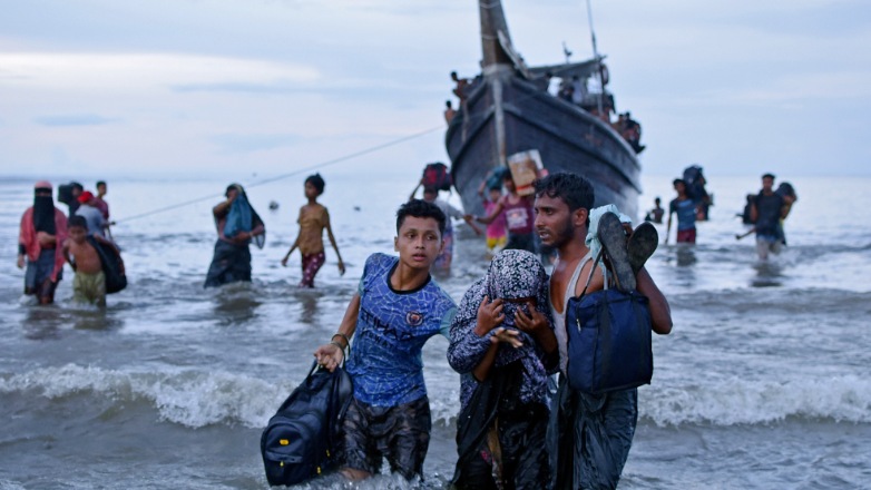 Ινδονησία: Πάνω από 100 πρόσφυγες έφτασαν στη χώρα – Οι κάτοικοι απειλούν ότι θα τους πετάξουν στη θάλασσα
