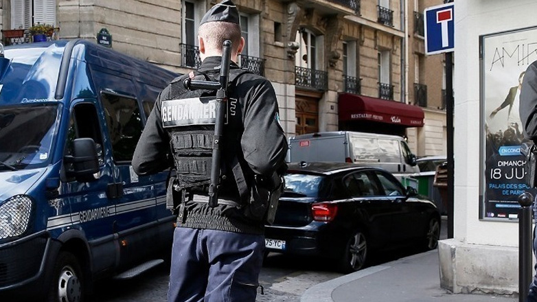 Γαλλία: Ένας νεκρός και δύο τραυματίες από επίθεση στο κέντρο του Παρισιού  – Συνελήφθη ο δράστης