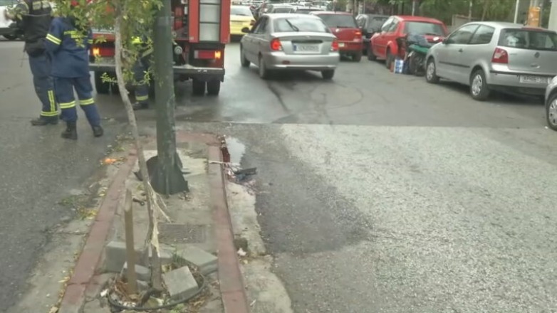 Κυψέλη: Θανατηφόρο τροχαίο με οδηγό μηχανής που «καρφώθηκε» σε δέντρο