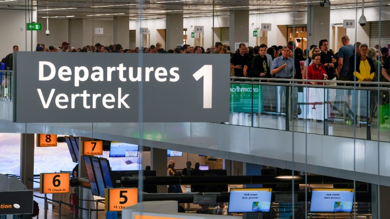 Ολλανδία: Δεκάδες πτήσεις από και προς το αεροδρόμιο Σίπχολ ματαιώθηκαν λόγω χιονόπτωσης