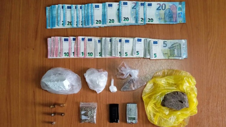 Αγρίνιο: Δύο συλλήψεις για διακίνηση ηρωίνης και κοκαΐνης