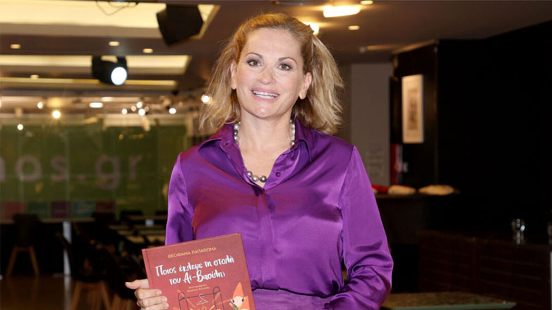 Θεοφανία Παπαθωμά: Χαμογελαστή στην πρώτη δημόσια εμφάνιση μετά από τον χωρισμό από τον Γρηγόρη Πετράκο