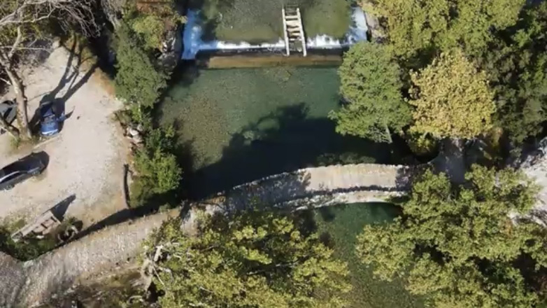 Tο πανέμορφο γεφύρι Κλειδωνιάς στην Ήπειρο από ψηλά