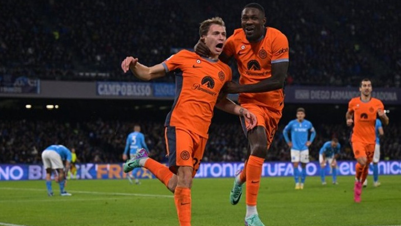 Η Ίντερ «αποκαθήλωσε» τη Νάπολι