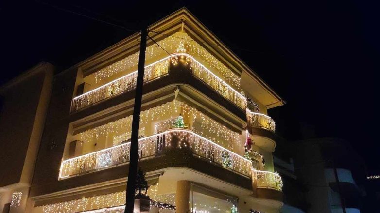 Κοζάνη: Φωταγωγήθηκε και φέτος το σπίτι με τον στολισμό – υπερπαραγωγή