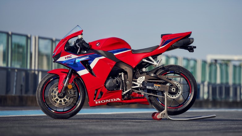 Η Honda Motorcycles ανακοίνωσε τις τιμές για τα νέα μοντέλα 2024 της σειράς CBR και τα SH125/150 Vetro