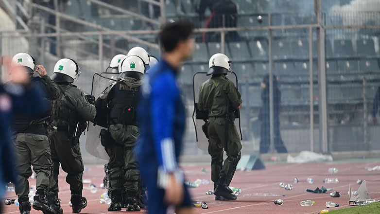 Σπασμένα καθίσματα και καταστροφές στο Πανθεσσαλικό