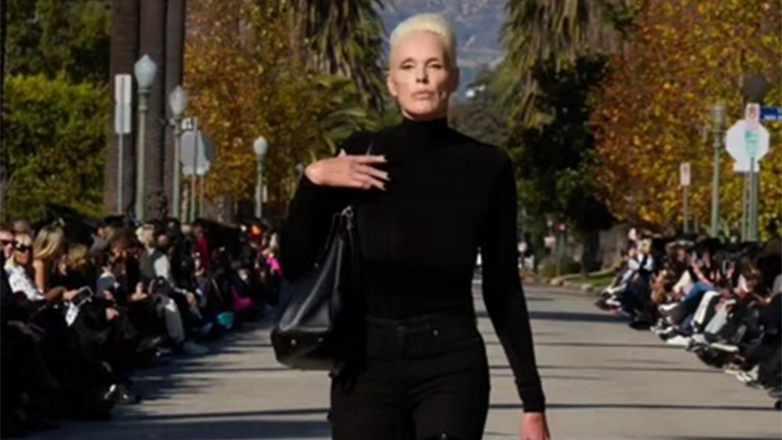 Μπριγκίτε Νίλσεν: H 60χρονη πρώην σύζυγος του Σιλβέστερ Σταλόνε επέστρεψε στην πασαρέλα για τον οίκο Balenciaga