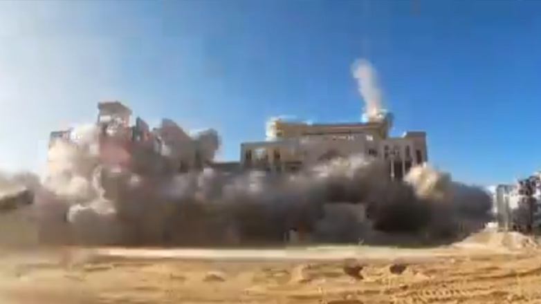 Η στιγμή που ο ισραηλινός στρατός κατεδαφίζει το δικαστήριο της Χαμάς στη Γάζα