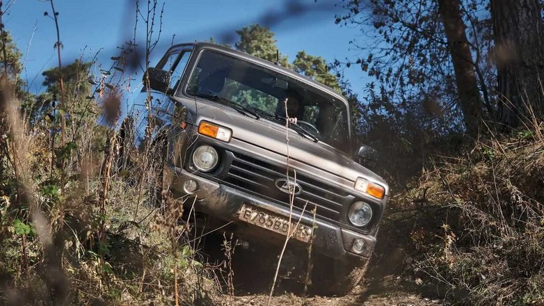 Το Lada Niva ανανεώνεται και αποκτά… ABS και φωτιζόμενο πίνακα οργάνων