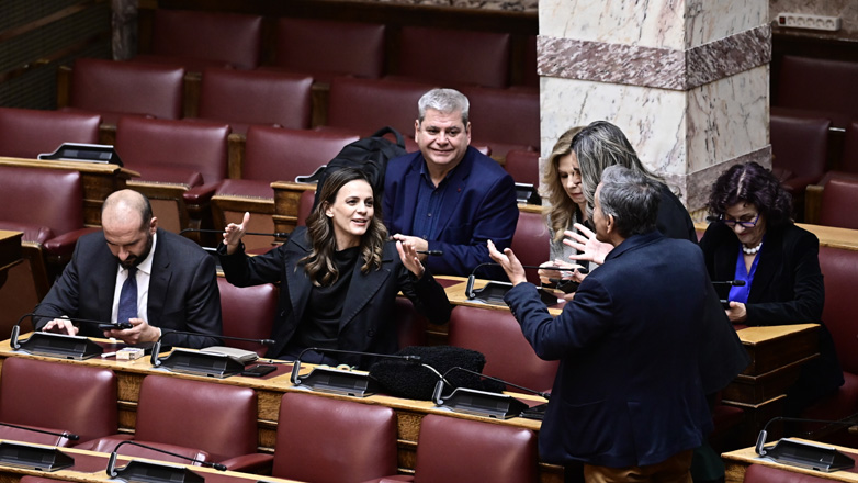 Πρώτη επίσημη κοινοβουλευτική διαφοροποίηση των «11» στην πολιτική ΣΥΡΙΖΑ