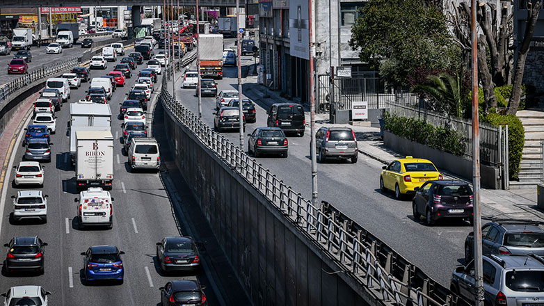 Κίνηση στους δρόμους: Στο «κόκκινο» οι κεντρικές αρτηρίες
