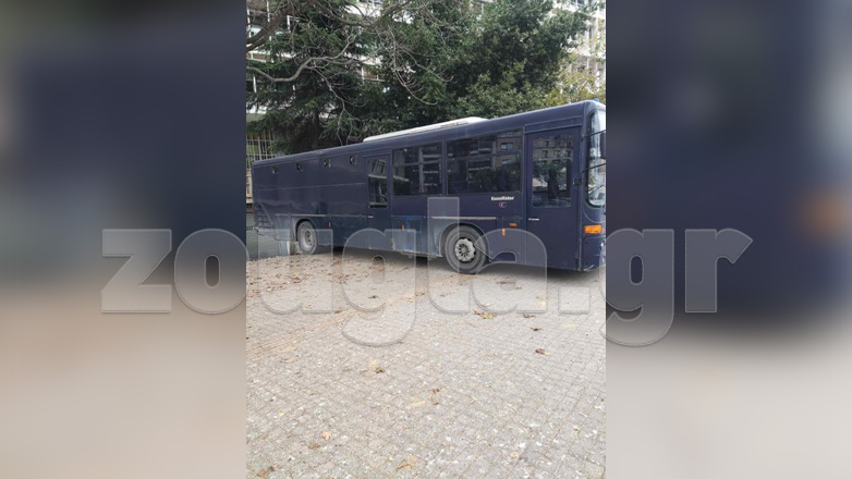 Στην κλούβα της Αστυνομίας ποιος θα κόψει κλήση;