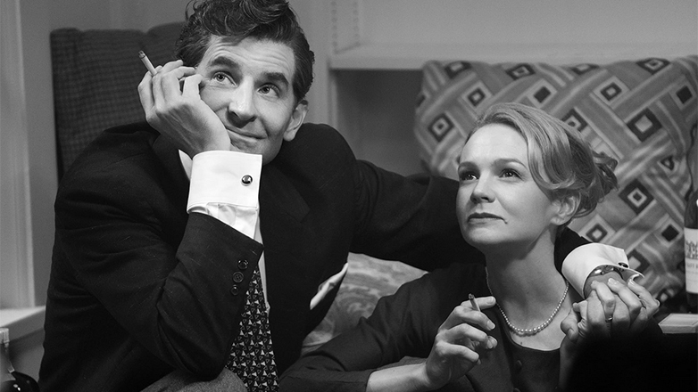 «Ο Μαέστρος»: Ο Μπράντλεϊ Κούπερ μεταμορφώνεται στον Λέοναρντ Μπέρνσταϊν και κλέβει τις εντυπώσεις