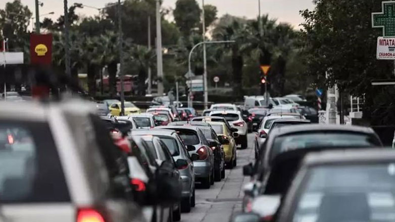 Χάος στους δρόμους λόγω και της απεργίας των ταξί