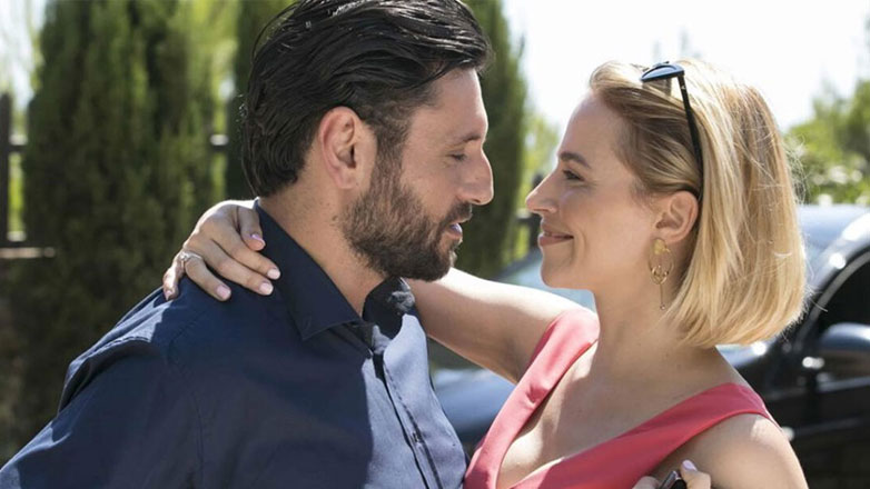 Γιώργος Χρυσοστόμου: Αποκαλύπτει το απρόοπτο κατά τη διάρκεια ερωτικής σκηνής με τη Νάντια Μπουλέ