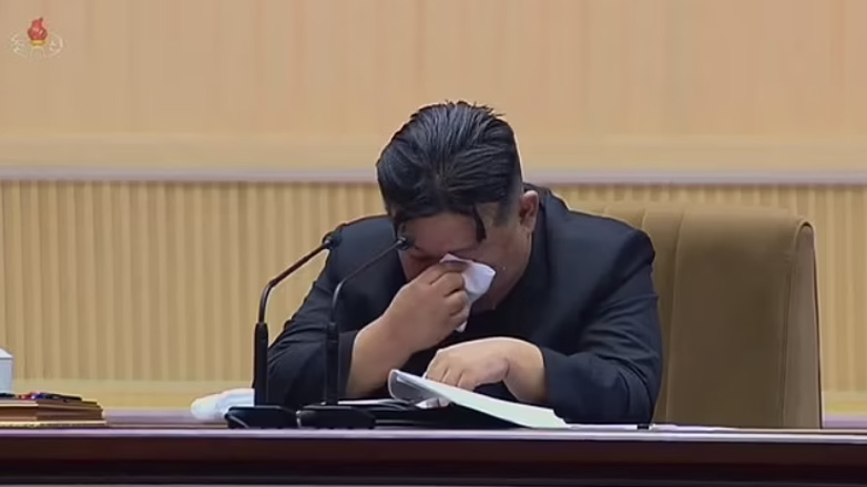 Ο Κιμ Γιονγκ Ουν έκλαψε μπροστά σε χιλιάδες Βορειοκορεάτισσες για να κάνουν περισσότερα παιδιά