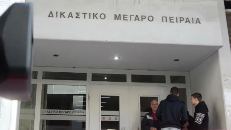 Διαμαρτύρονται οι δικηγόροι για το φορολογικό νομοσχέδιο – Έκλεισαν για συμβολικούς λόγους τα δικαστήρια Πειραιά