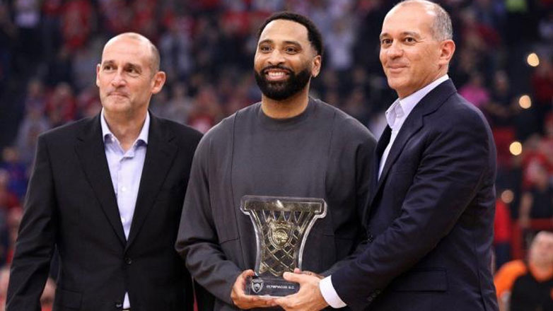 Έισι Λο: «Είμαι ευγνώμων στον Ολυμπιακό για την αγάπη και τη στήριξη»