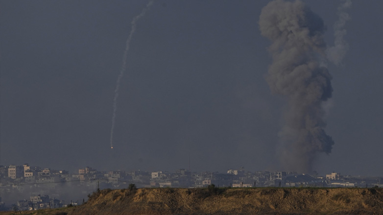 Guardian: Ισραήλ και Χαμάς δίνουν μάχες «από σπίτι σε σπίτι» σε όλη τη Γάζα