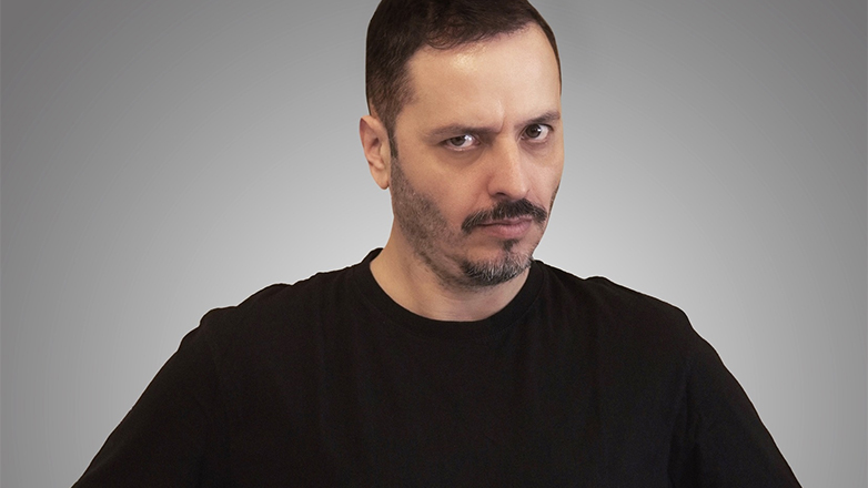 Ο Αλέξανδρος Τσουβέλας σε ένα Φάμπιουλους Κρίστμας Σόου στο Εκθεσιακό Κέντρο Περιστερίου