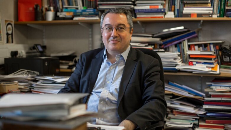 Ηλίας Μόσιαλος: Πολλά νοσοκομεία είναι σε οριακή κατάσταση λόγω παλαιότητας