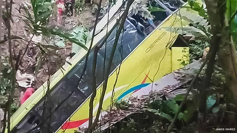 Τραγωδία στις Φιλιππίνες: 17 νεκροί από πτώση λεωφορείου σε χαράδρα