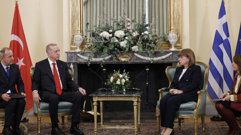 Ερντογάν: Να βλέπουμε το ποτήρι μισογεμάτο – Σακελλαροπούλου: Νέα εποχή στη σχέση μας