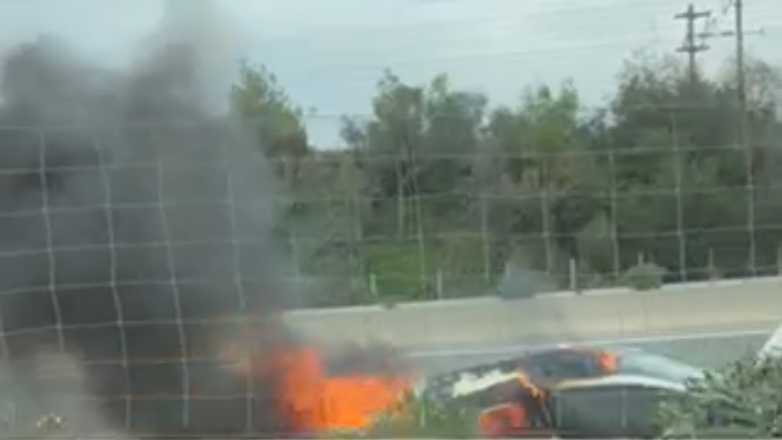 Άγιοι Θεόδωροι: Φωτιά σε αυτοκίνητο στην Εθνική Οδό Αθηνών-Κορίνθου