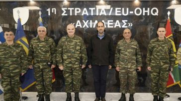 Επίσκεψη Κεφαλογιάννη στην 1η Στρατιά στη Λάρισα