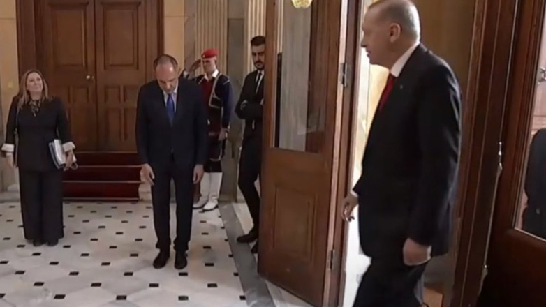 Μαντζουράνης: Αιχμηρό σχόλιο για την «υπόκλιση» Γεραπετρίτη στον Ερντογάν