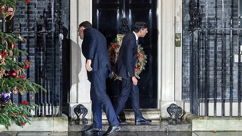 Επική στιγμή: Σούνακ και Ρούτε κλειδώθηκαν έξω από τη Ντάουνινγκ Στριτ