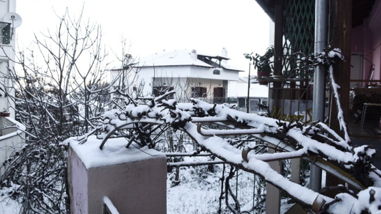 Θεσσαλονίκη: Στα «λευκά» ντύθηκε ο Χορτιάτης