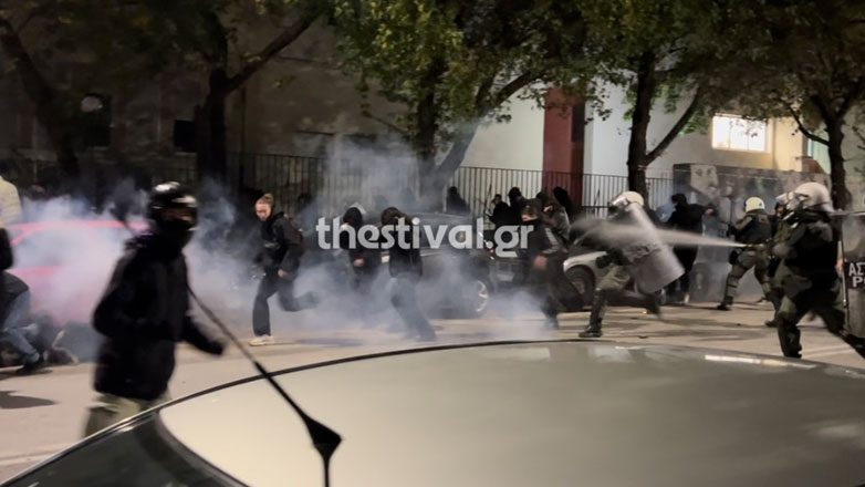 Θεσσαλονίκη: Τρεις συλλήψεις μετά τα χθεσινά επεισόδια έξω από το ΑΠΘ