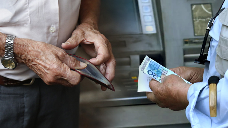 Πότε καταβάλλονται οι συντάξεις του Αυγούστου