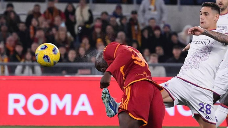 Ιταλία: Κράτησε την ισοπαλία με εννέα παίκτες η Ρόμα, 1-1 με τη Φιορεντίνα