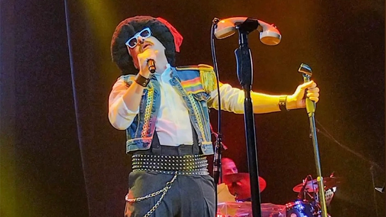 «Επιτελικώς Πάτος»: Τσολιάς εν δε Τσόλια Μπαντ στο VOX