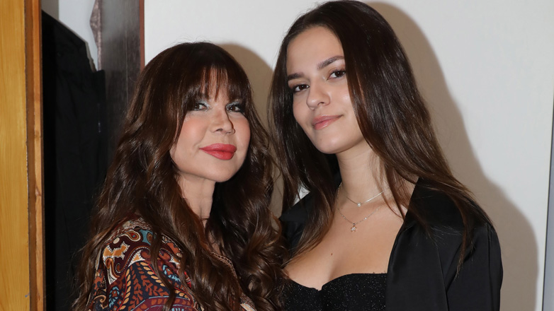 Χριστίνα Μαραγκόζη: Φωτογραφήθηκε με την 20χρονη κόρη της Εβίτα στην πρεμιέρα της με τον Γιώργο Μαργαρίτη